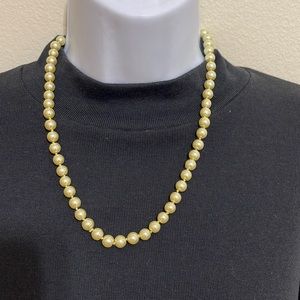 Pale yellow set of pearl necklace and bracelet.